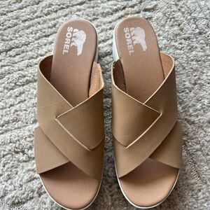 NWOT Sorel Tan Slide Platform Sandals